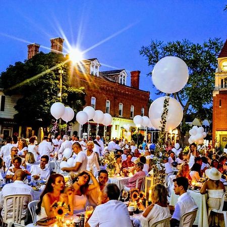 The White House Boutique B&B Niagara-on-the-Lake Екстер'єр фото
